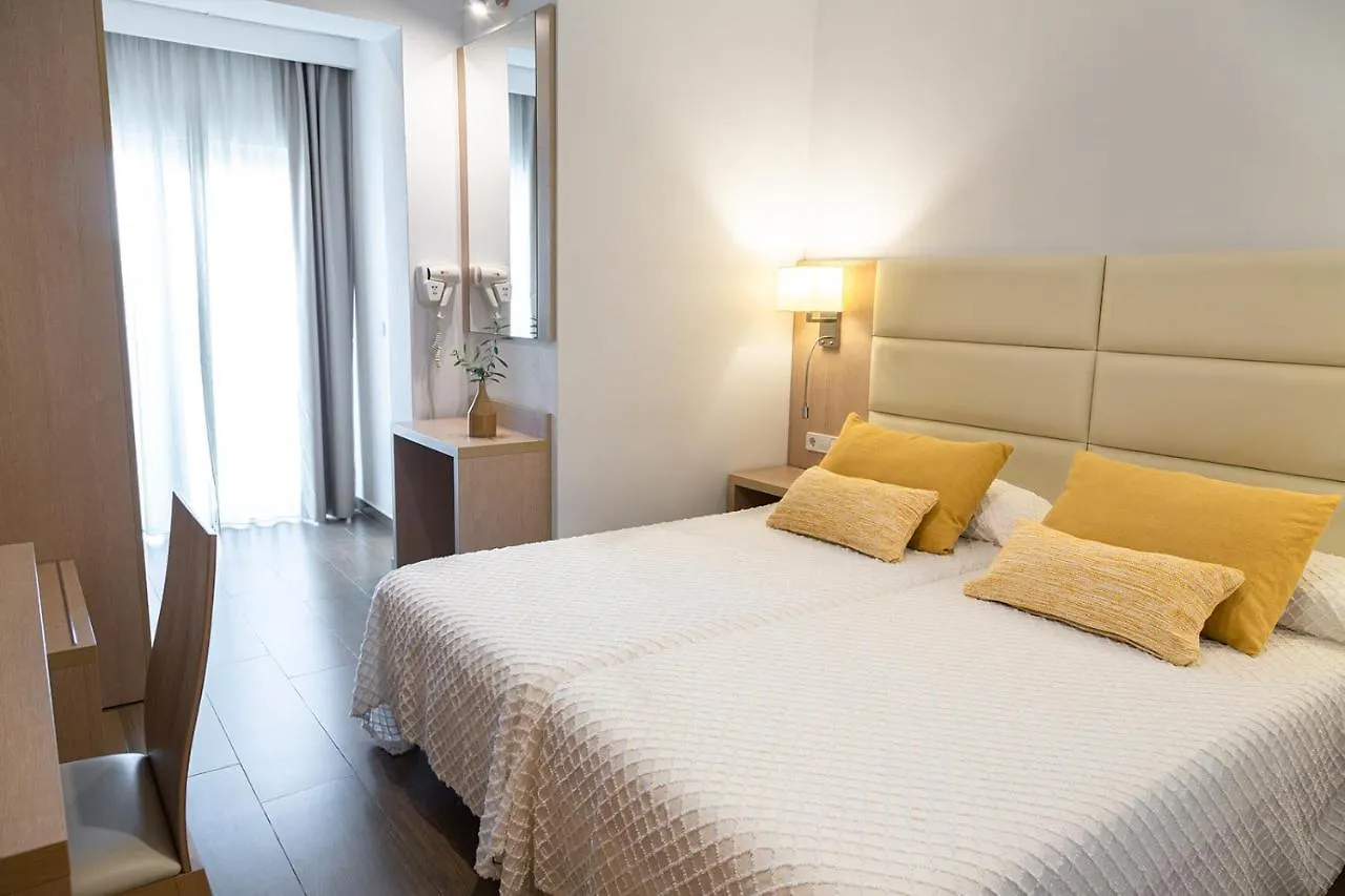 Hostal La Cigueena Portinatx Hotel